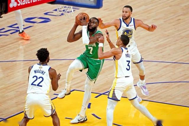 英联杯-热苏斯帽子戏法 阿森纳3-2水晶宫